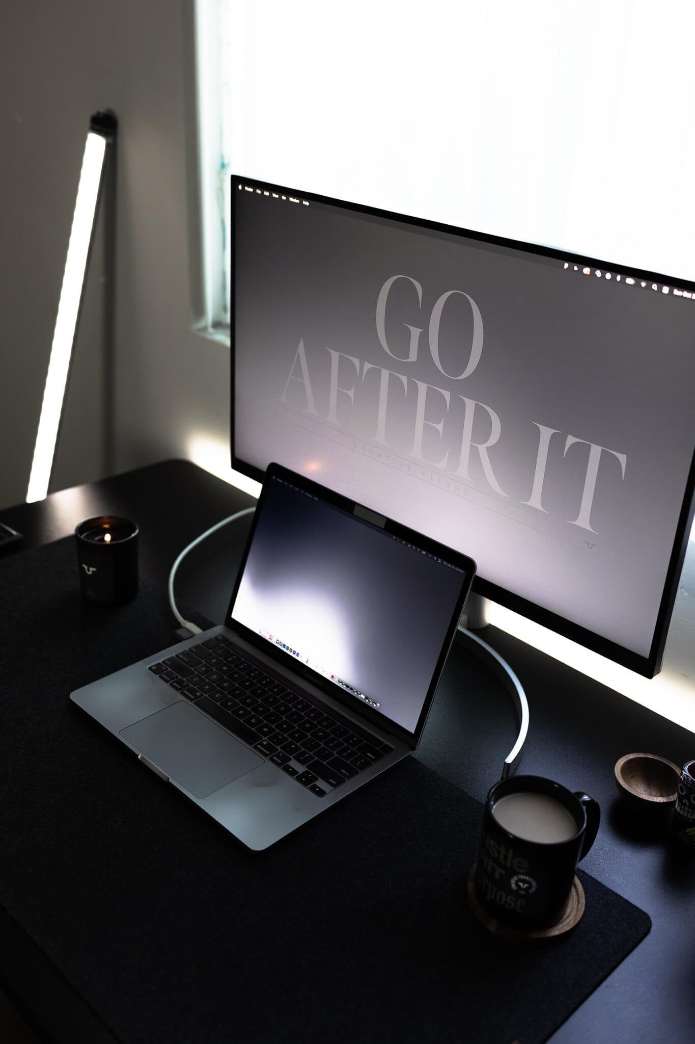 Modern Minimalist Background, Wallpaper for entrepreneurs and digital nomads! High quality motivational tech inspired computer backdrop!