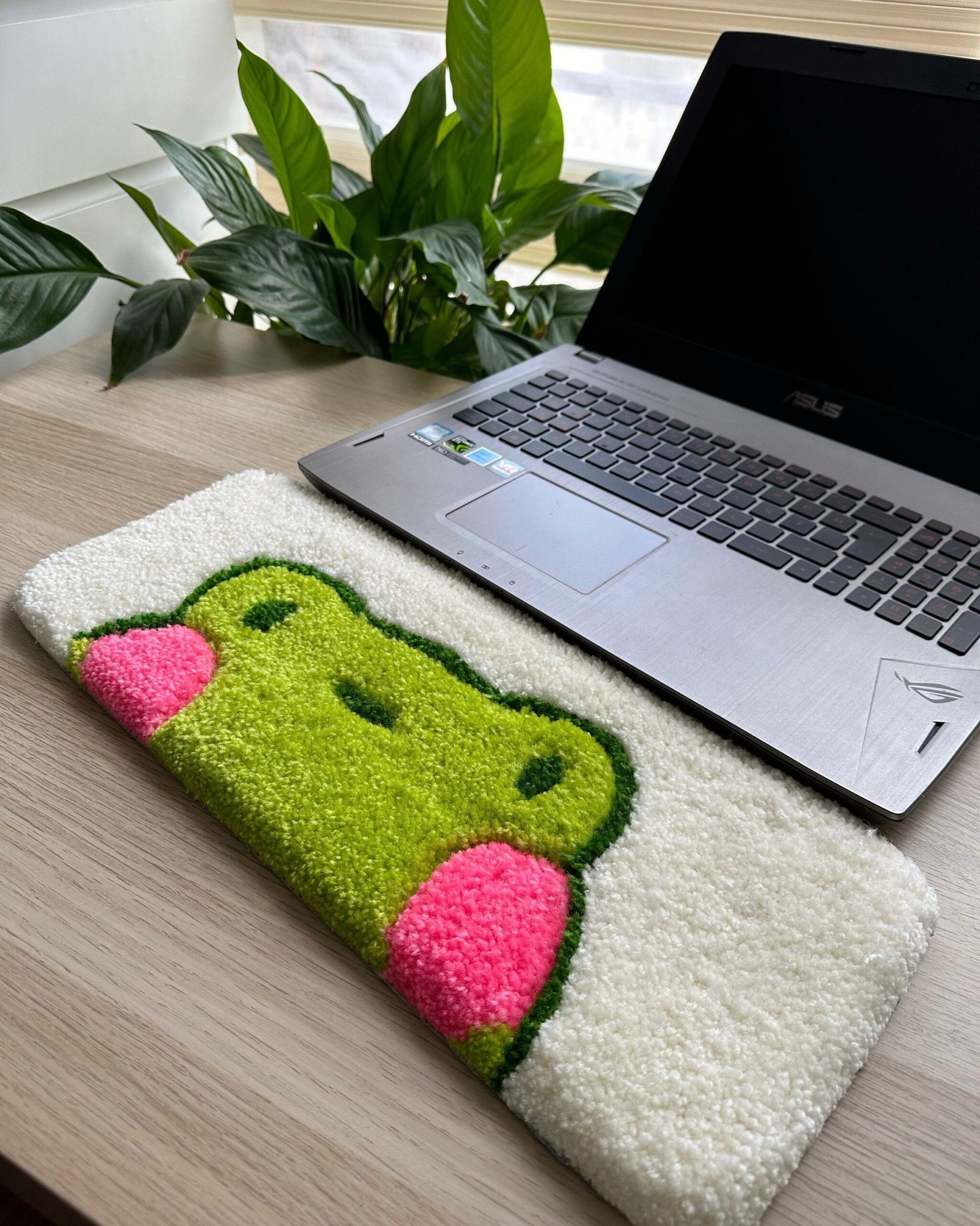 Cute Frog Keyboard Rug / %100 Handmade Fluffy Keyboard Rug
