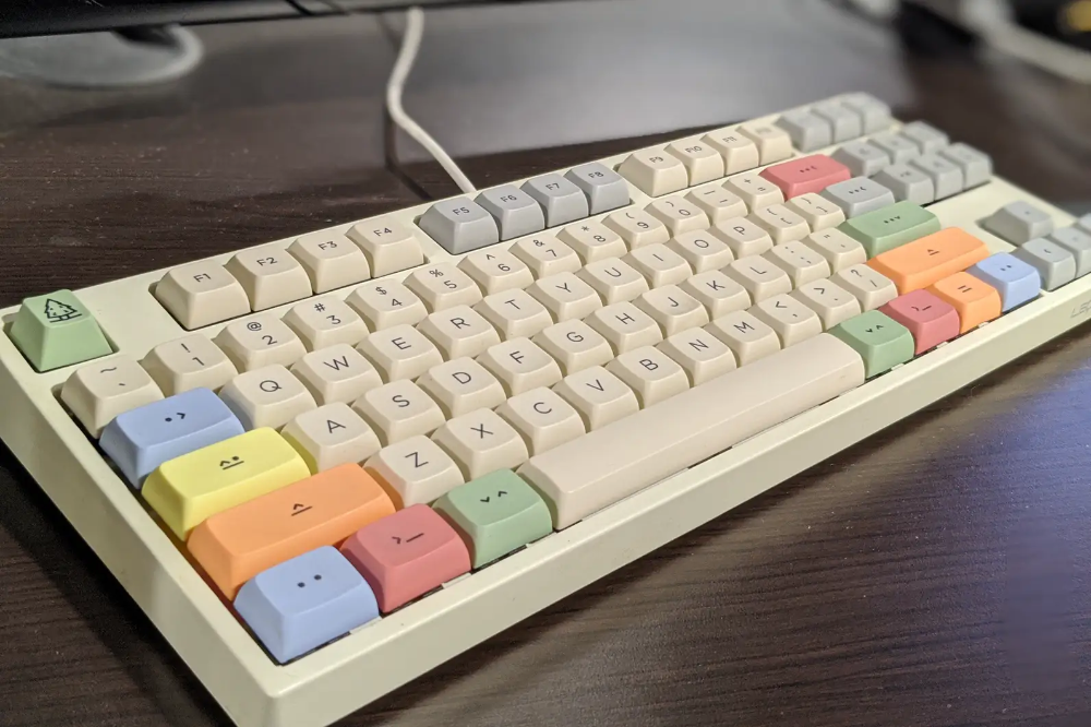 Leopold FC750R x XDA Canvas x Treecap | Drop