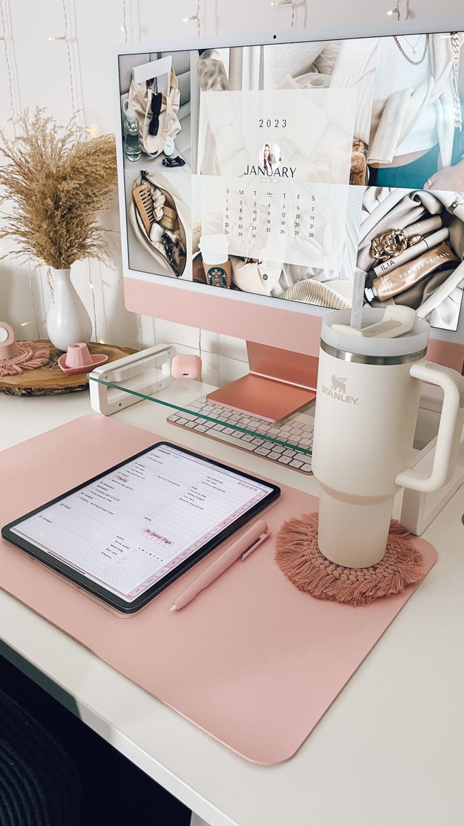 Desk inspo | desk aesthetic | home office inspo | home office aesthetic